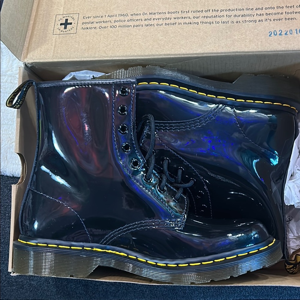 Dr. Martens Iridescent Black Boots black patent Leather
